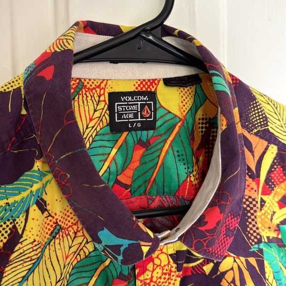 Volcom Multicolor Tropical Print Casual Button Down Shirt - Picture 2 of 5